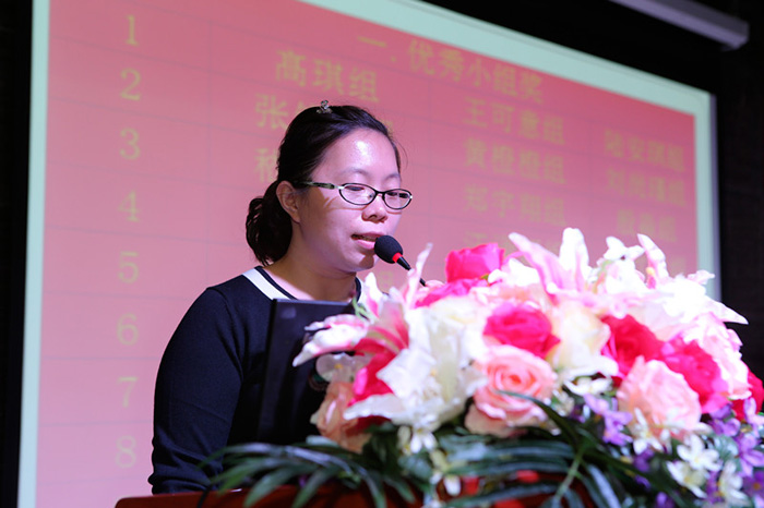 北京二十中学初二年级召开期中学生表彰会