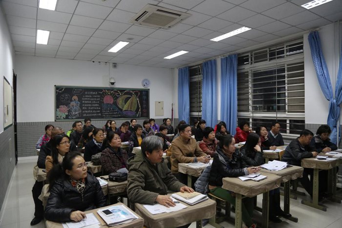 北京二十中学初二年级召开期中家长会