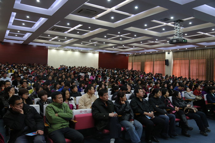 北京二十中学初一年级召开期中家长会