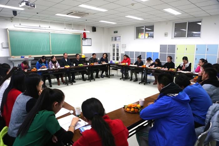 2014年11月24日学校召开新教师座谈会