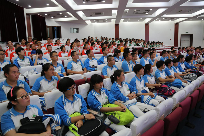 规范守纪 自主管理—北京二十中学召开2015-2016学年住宿生大会