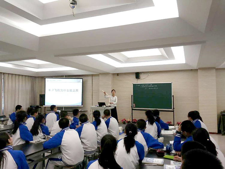 海淀区师训部联合我校开展青年教师汇报课
