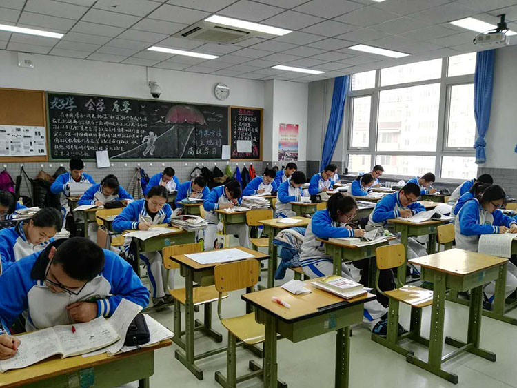 责任，爱心支起了一个高效的工作平台—— 高三年级积极应对雾霾