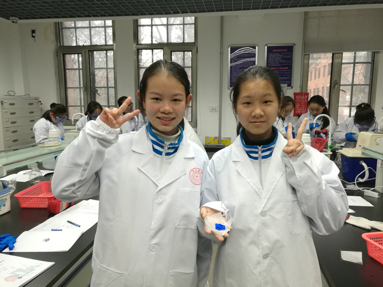 北京二十中学高一年级创新实验课程——走进清华大学实验室