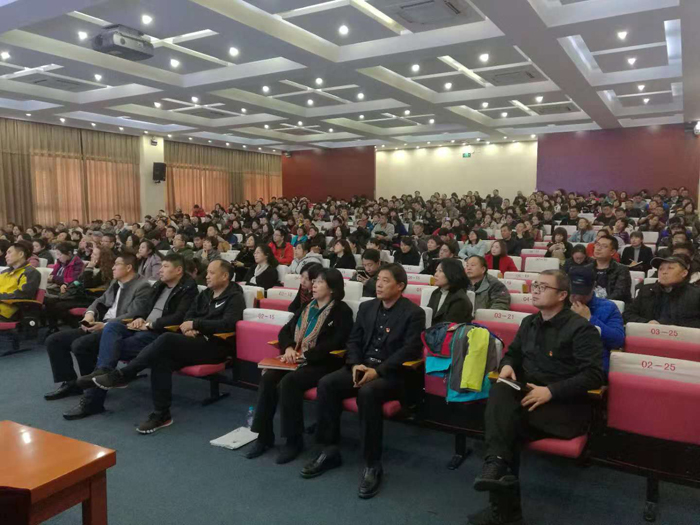 家校同心、师生同行——记初二年级家长会