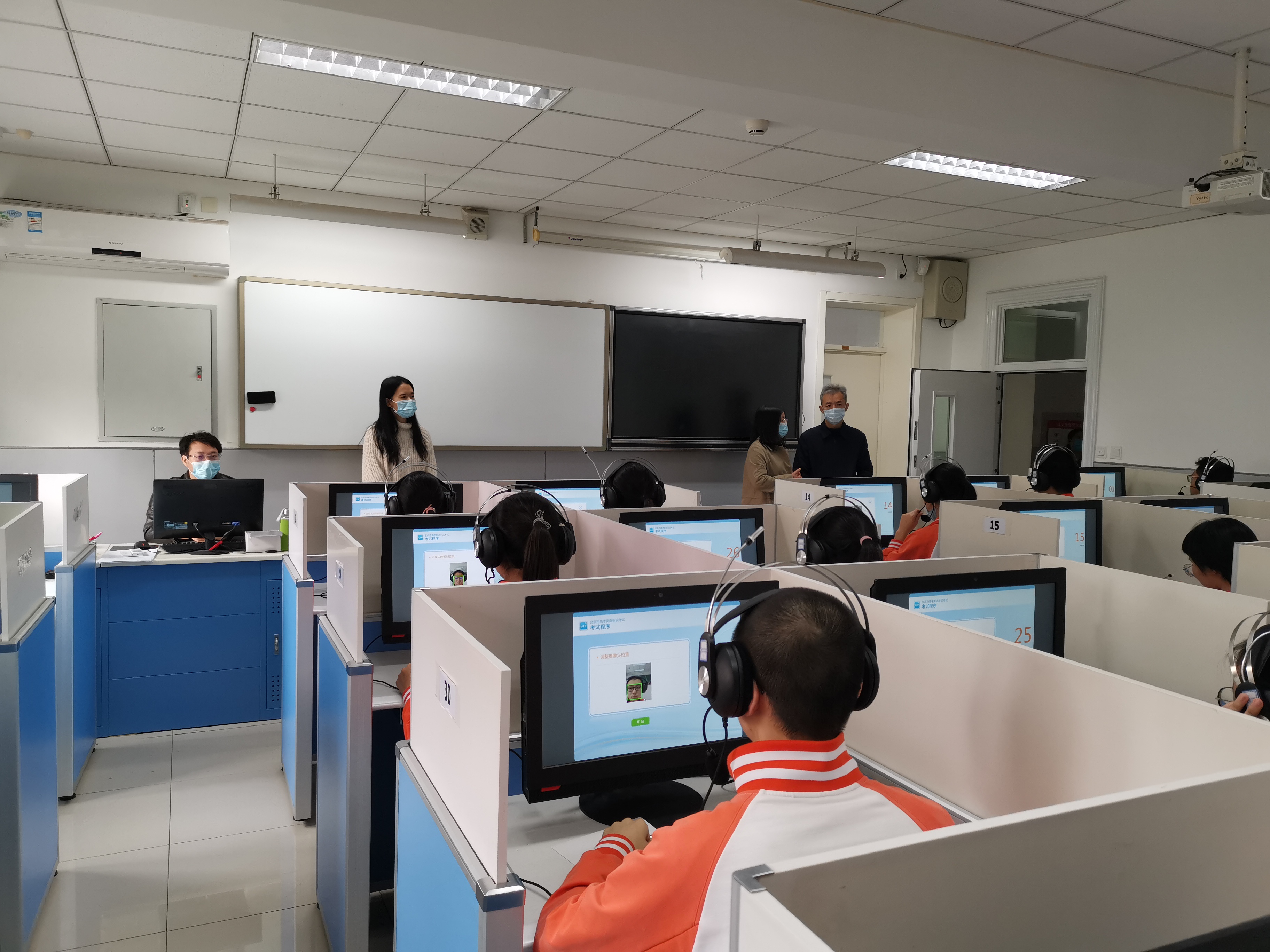 周密部署，有序实施——北京市第二十中学高三年级参加“北京市高考英语听说机考演练”