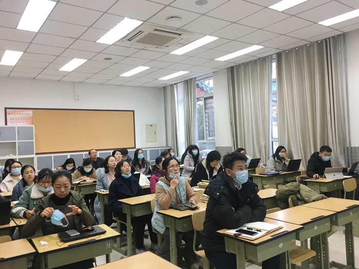 初中部召开初一年级全体教师会