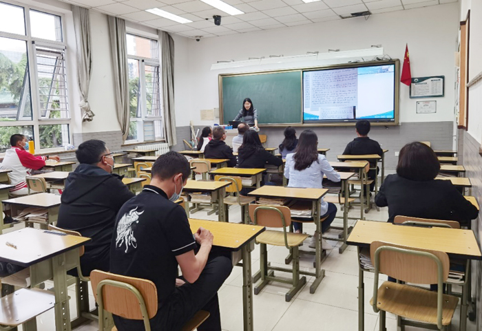 初中部召开初三年级期中家长会