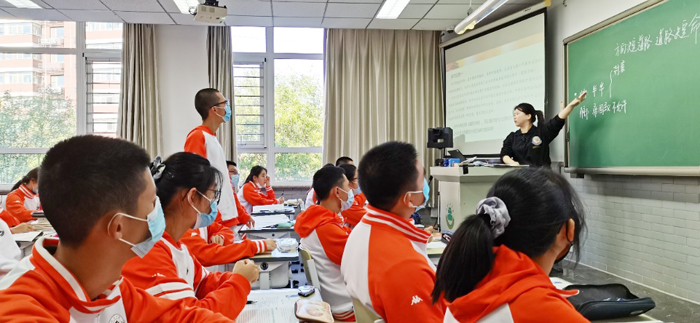 聚焦课堂教学方式变革，骨干教师新课堂展风采——北京市第二十中学“高中部第三届教学研讨月骨干教师新课堂教学观摩活动”启动