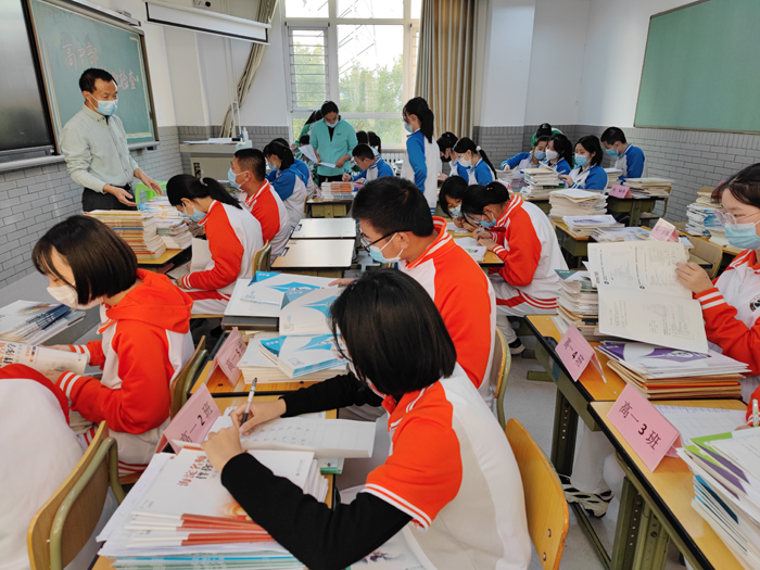 北京市第二十中学高中部组织开展“学习节作业抽查”