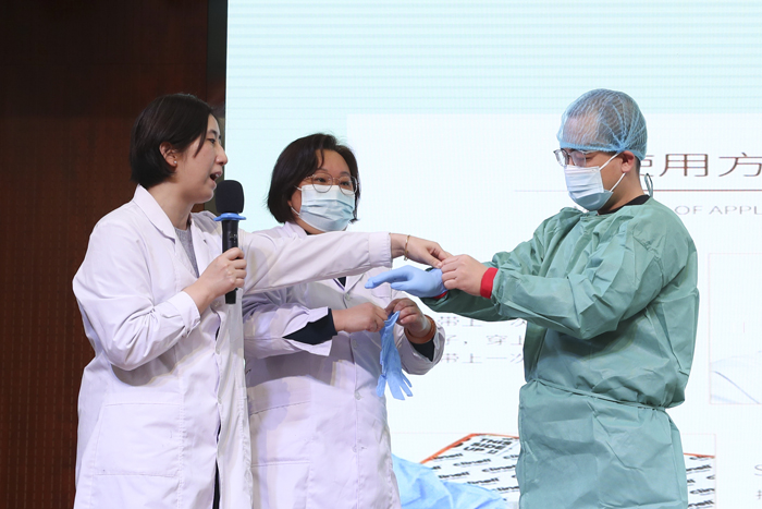 北京市第二十中学开展“教师防疫及急救知识技能培训”
