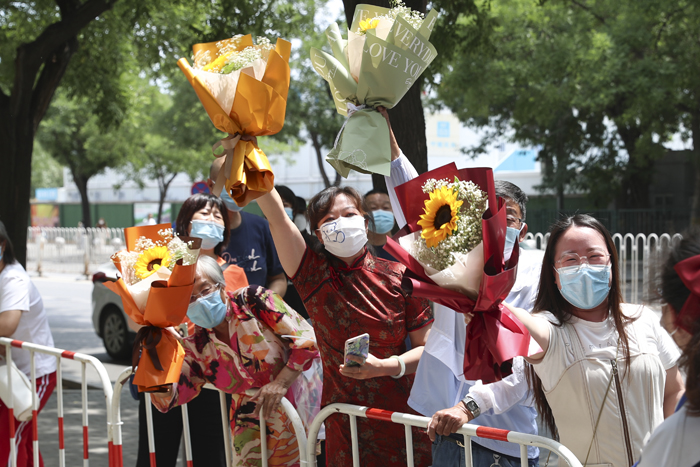 2022高考 | 执笔为剑，为梦而战——北京市第二十中学考点的那些温暖瞬间