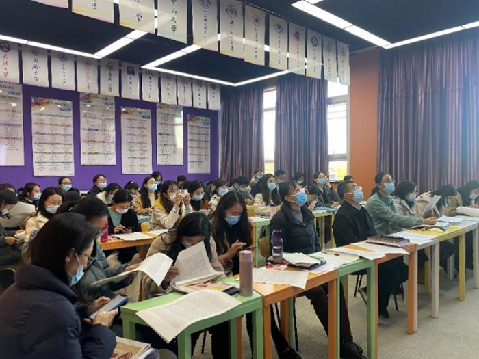 北京市第二十中学高中部召开高一年级期中分析会