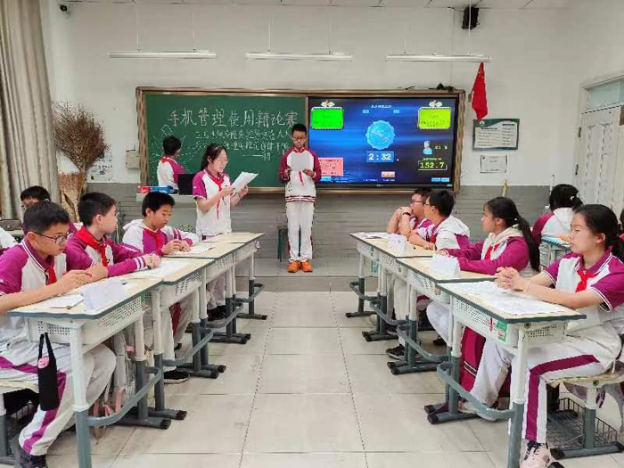 北京市第二十中学初中部成功举办手机使用管理辩论赛