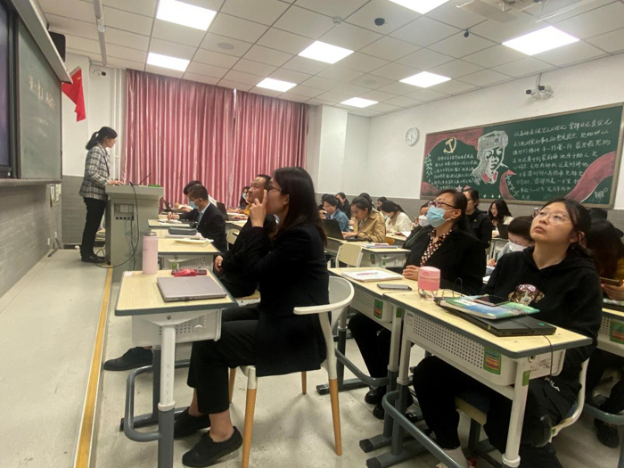 北京市第二十中学高中部召开高一年级教师期中分析会