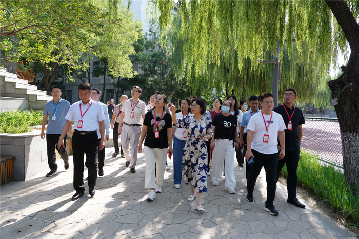 研无止境，共同成长——2023年山东省教师培训专家团来访