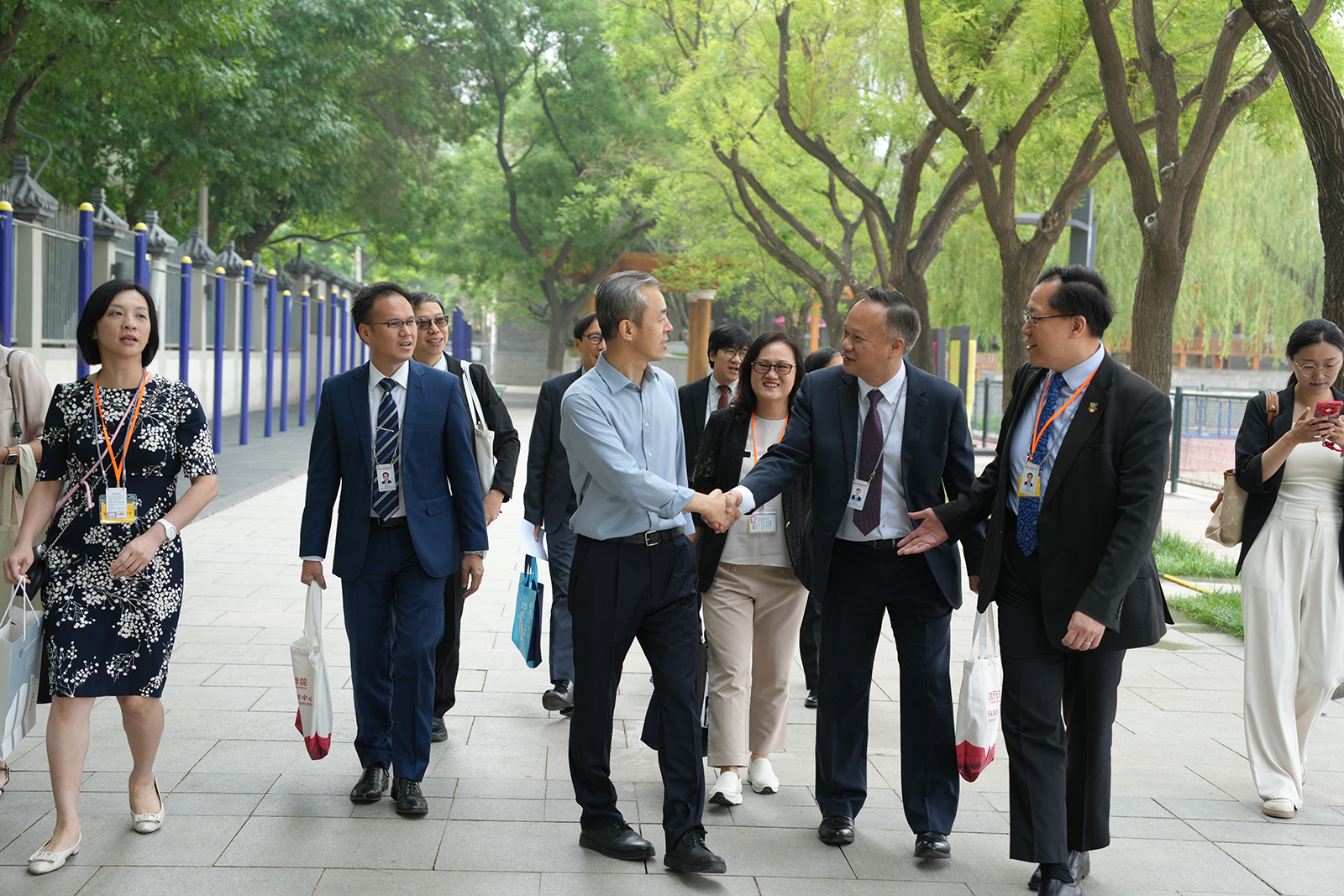 香港中学校长团到访北京市第二十中学开展交流活动