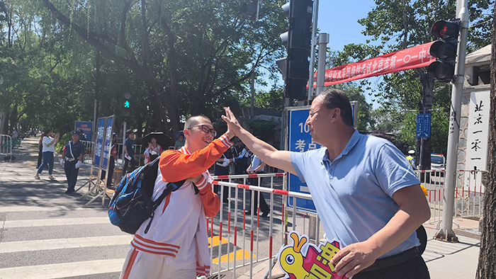 信心满满  助力续航——北京市第二十中学高三年级教师高考送考纪实第3天