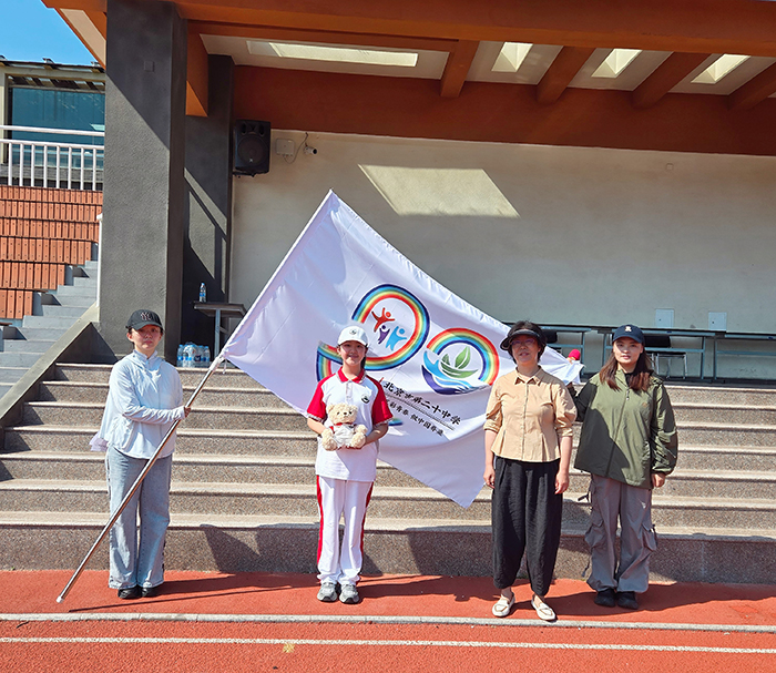 童心绘梦，旗帜飞扬；倾听童音，共建共融