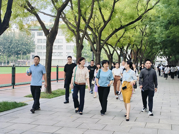 师道授业映窗明，家亲共鉴育英声——2024级高一年级家长开放日活动