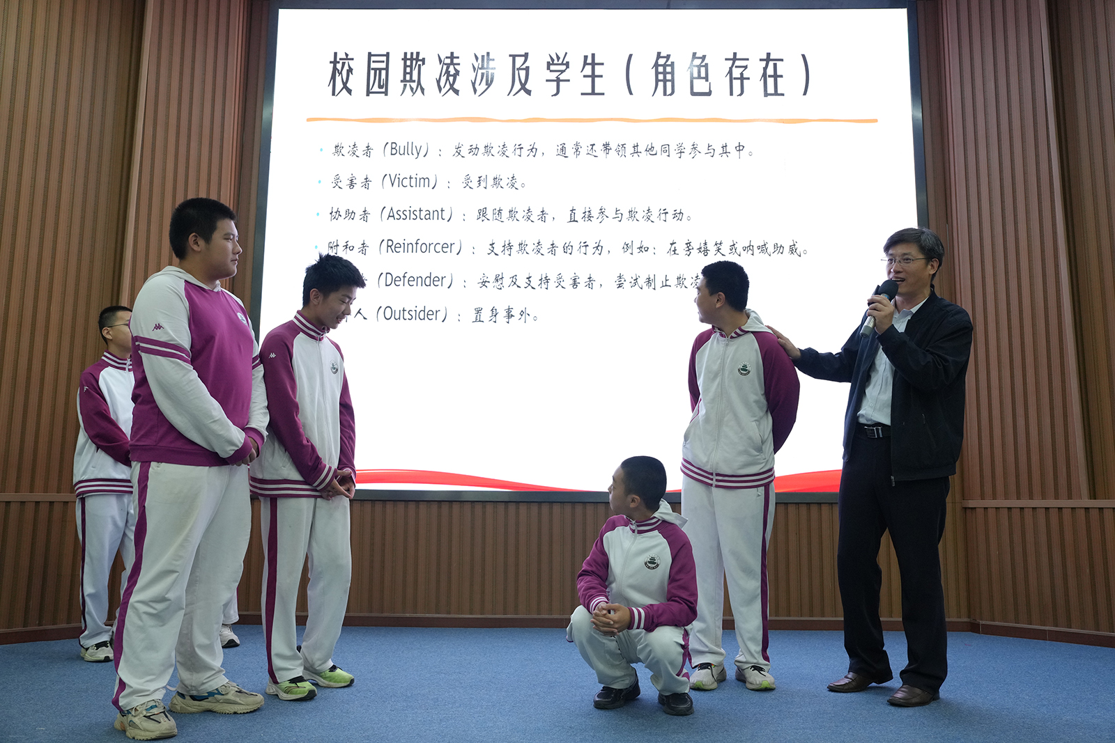 初三年级举办防范校园霸凌专题讲座