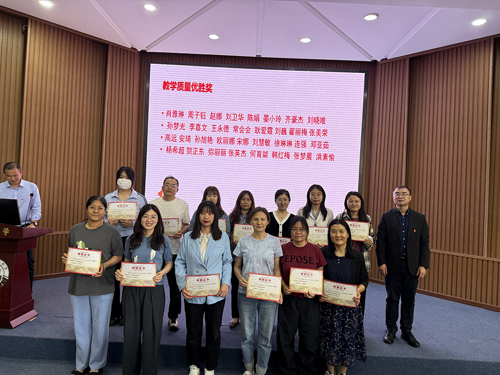 乘势聚力，创优争先——初中部2024-2025学年第二学期期中分析会